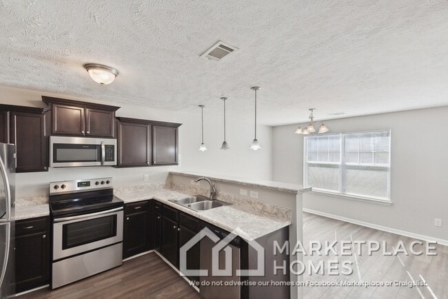 Building Photo - 741 Hollandale Rd