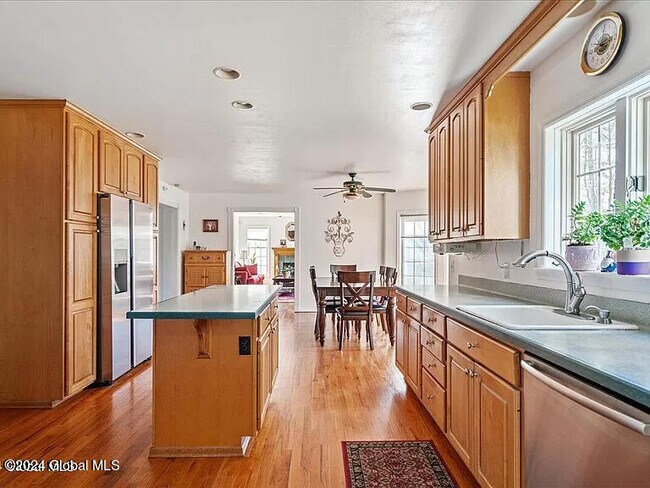 Building Photo - 633 Salvia Ln