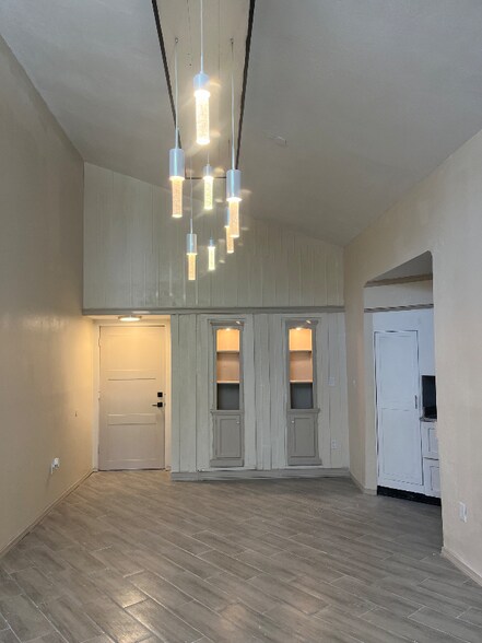 Building Photo - 4 Atrium Dr