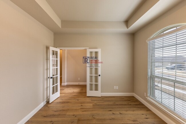 Building Photo - Well-Designed 3 Bed/2 Bath Home with Bonus Office