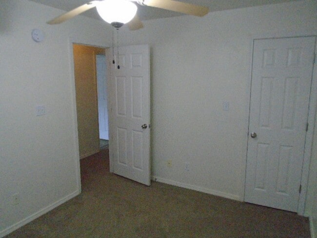 Building Photo - Great Duplex