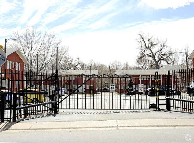Primary Photo - 5000-5006 W 8th Ave