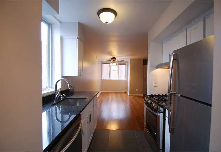 Kitchen - 625 Copeland St