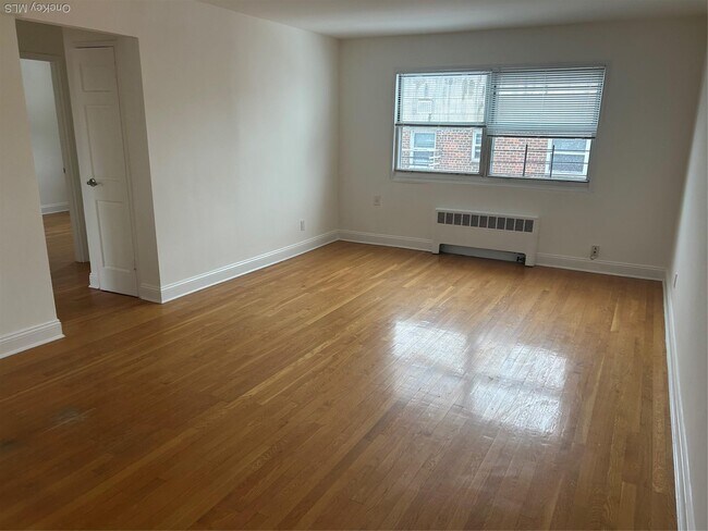 Building Photo - 15 Schenck Ave