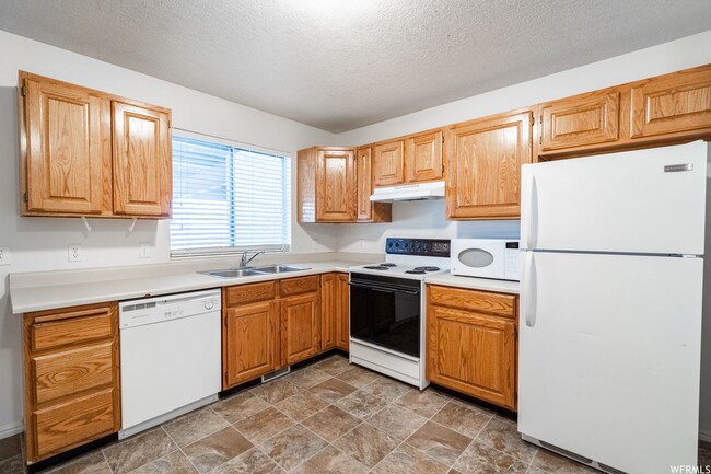 Building Photo - Updated 3 Bed Condo in Central American Fork!
