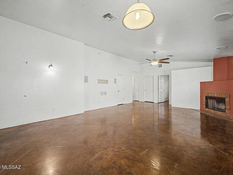 Building Photo - 409 E Geronimo Bluff Loop