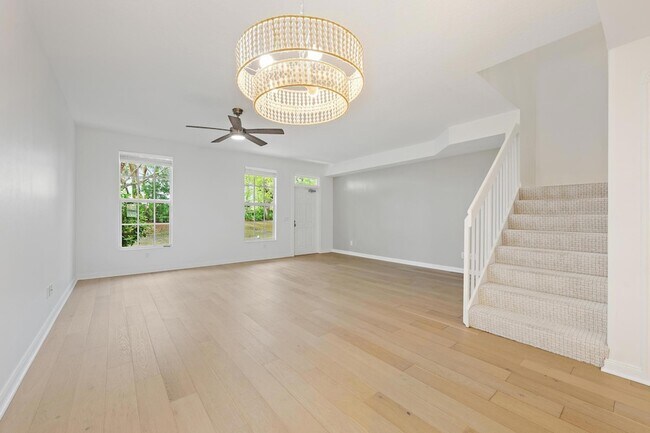 Building Photo - 136 Ashley Ct