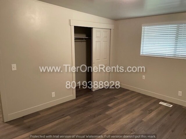 Building Photo - Charming 2 Bed Duplex with 900 Sq Ft in So...