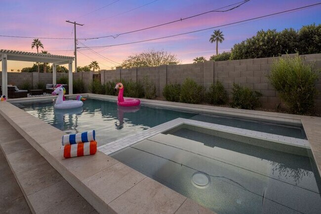 Building Photo - COMING SOON! Fully Furnished 3 Bedroom 3 Bathroom Home in Old Town Scottsdale
