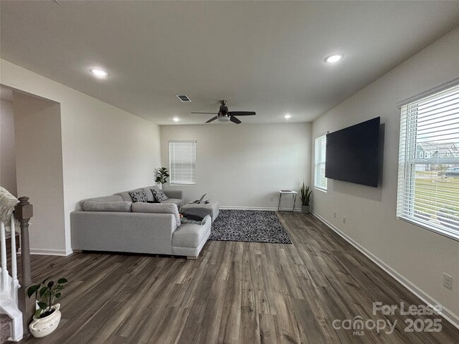 Building Photo - 1354 Harleston St