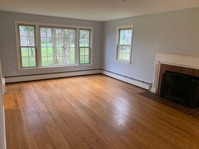 Building Photo - 19 Mohawk Dr