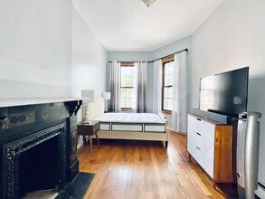 Building Photo - Furnished room/NOT APARTMENT