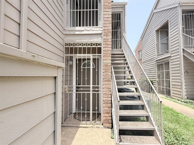 Building Photo - 6701 Sands Point Dr