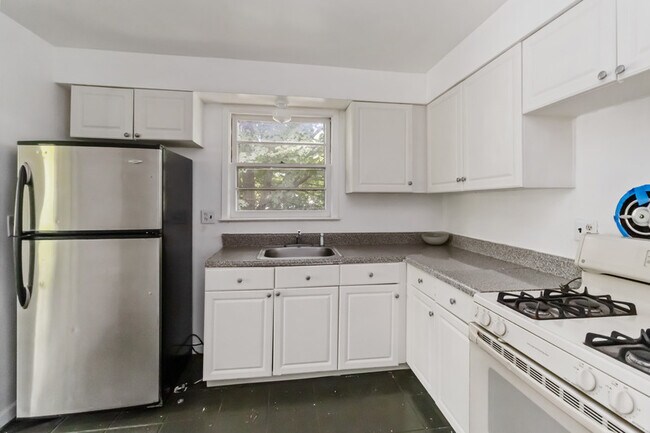 Building Photo - 167 S Munn Ave
