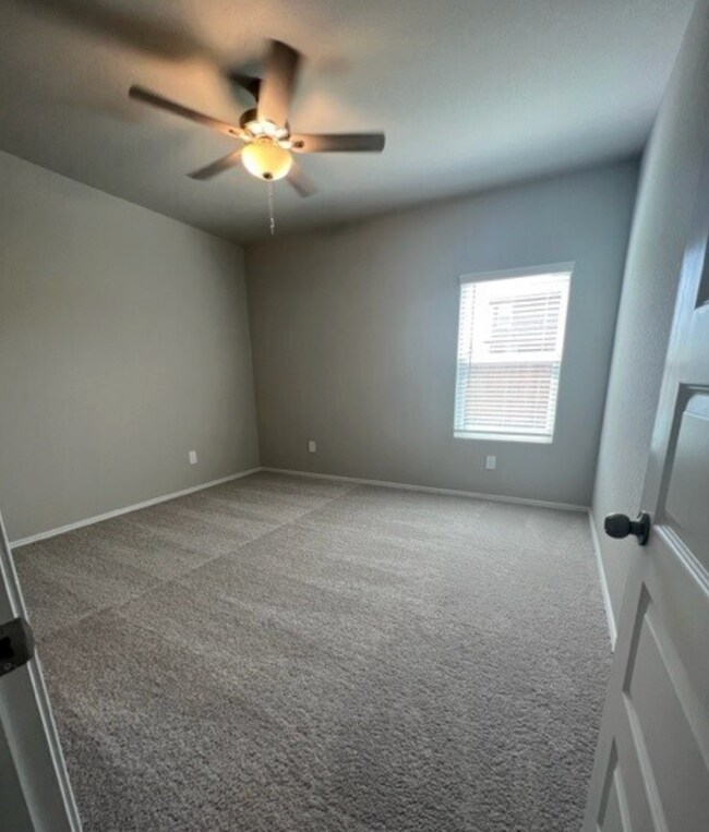 Building Photo - 596 Jennifer Wy