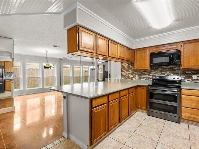 Building Photo - 4214 Fernside Dr