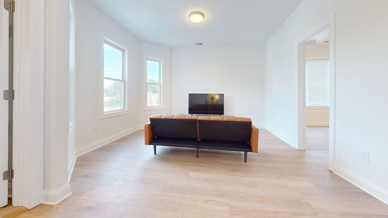 Building Photo - 10 Bigelow St