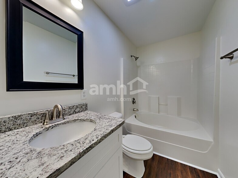 Building Photo - 144 Old Pond Cir