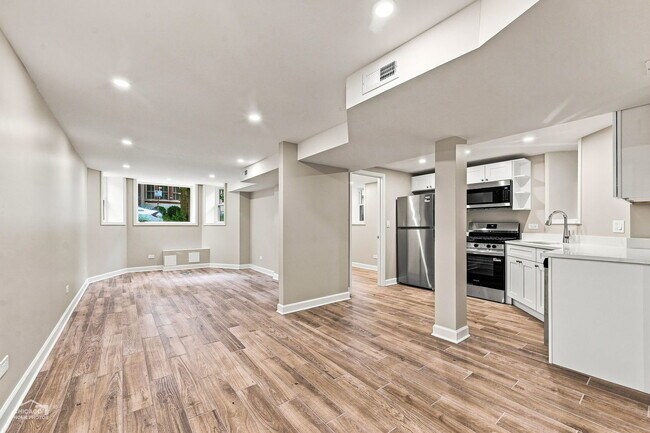 Building Photo - 3751 N Clifton Ave