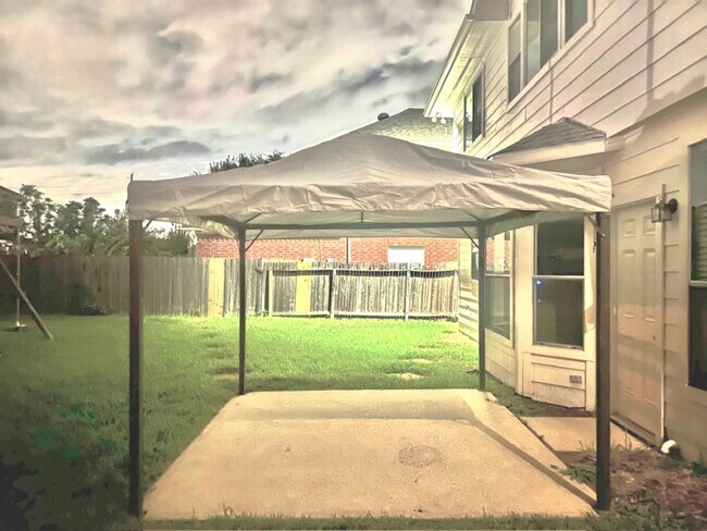 Building Photo - 11810 Hueco Tanks Dr