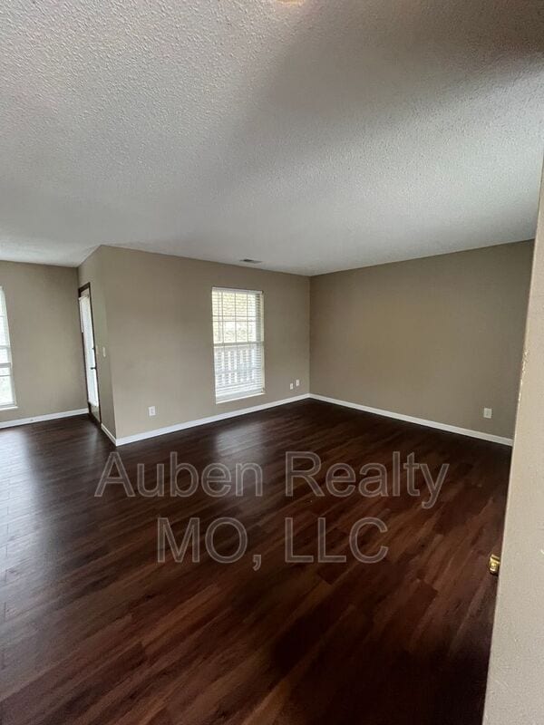 Building Photo - 10115 E 67th St