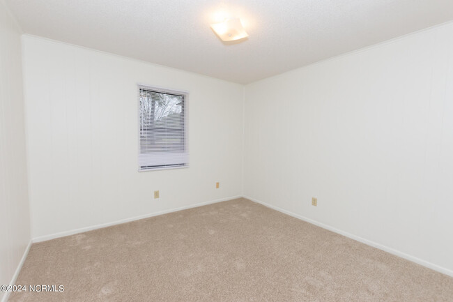 Building Photo - 104 Ravenwood Dr