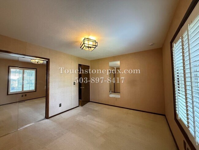 Building Photo - 13540 SW Hyland Park Ct