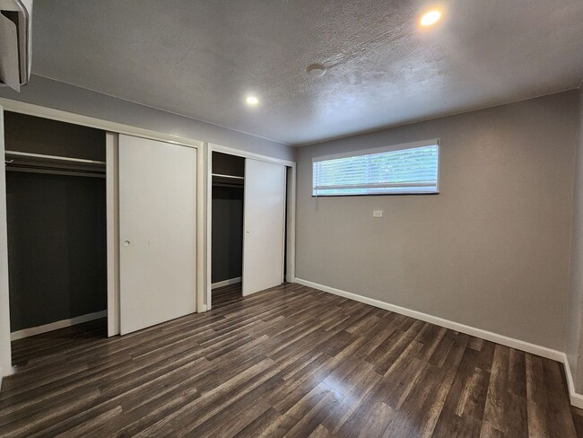 Building Photo - Remodeled 2 Bedroom in Lakewood! Great Loc...