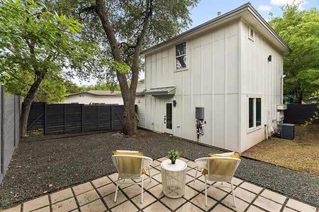 Building Photo - 806 Philco Dr