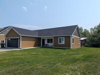 Building Photo - 1016 8th Ave W