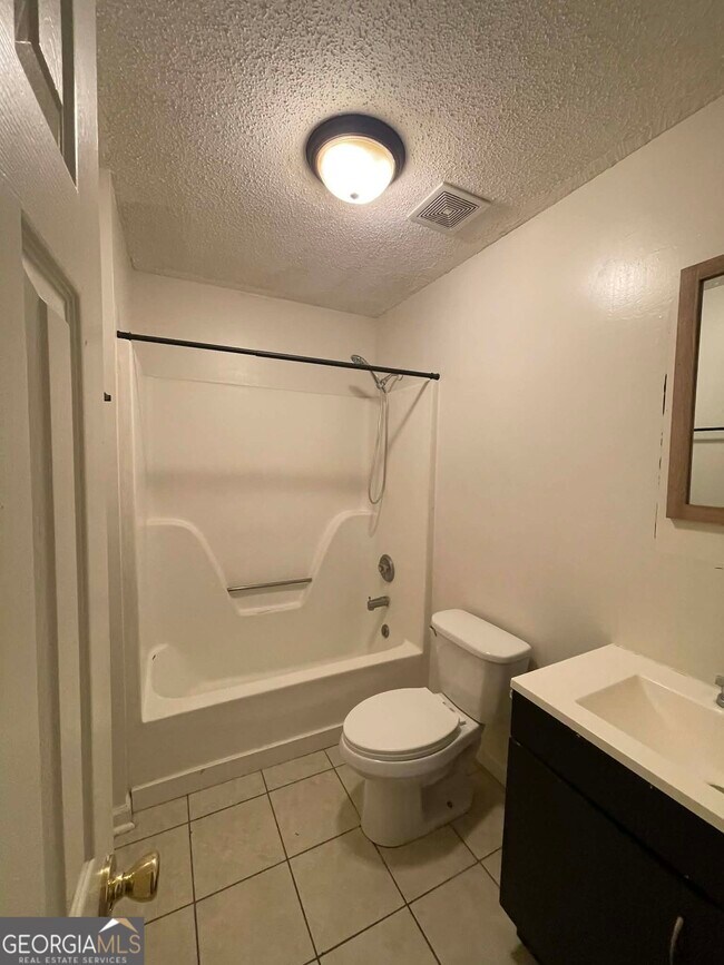 Building Photo - 205 Merlin Dr