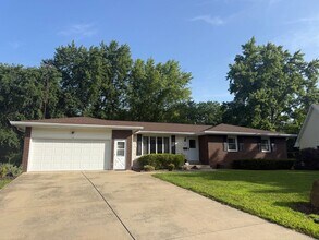 Building Photo - 112 Cottonwood Dr
