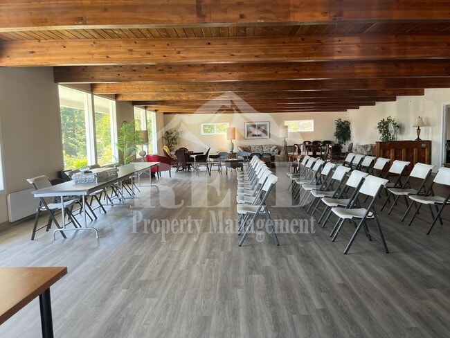 Building Photo - 924 Shorewood Dr