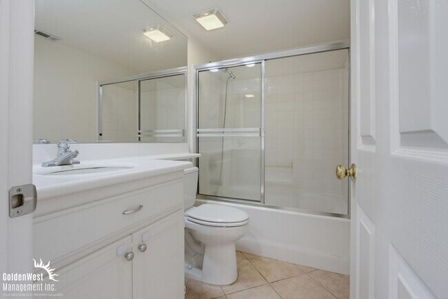Building Photo - Bright & Spacious 4Bdm and 3Ba Home in Escondido!