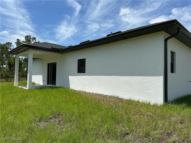 Building Photo - 901 Oxford Ave S