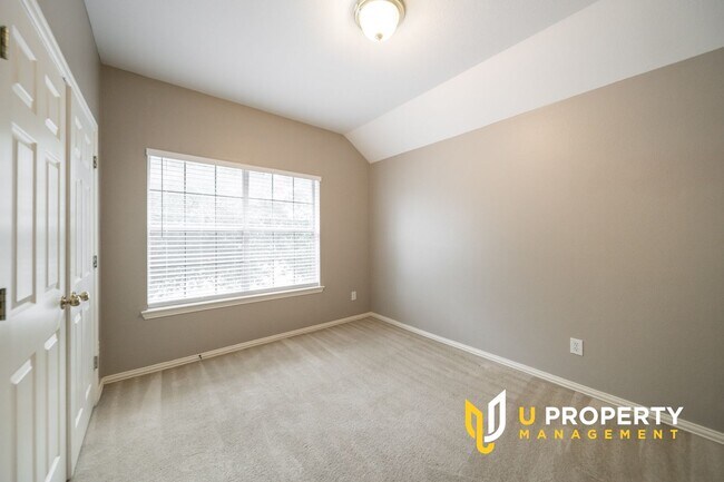 Building Photo - Location! Location! Two bedrooms downstair...