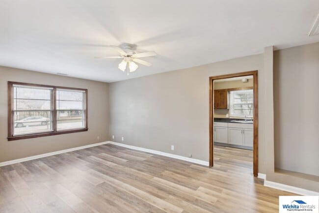 Building Photo - 2 bedroom 1 bath home