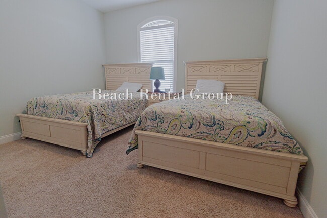 Building Photo - Fully Furnished Corner Lot with Screened Patio