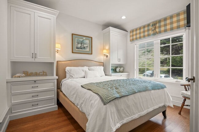 Building Photo - 3086 Solimar Beach Dr
