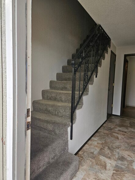 Building Photo - 1839 Peachtree Ln