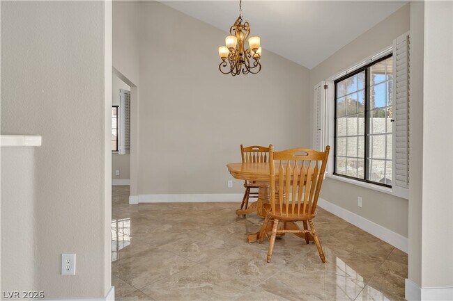 Building Photo - 2710 Strathmoor Dr