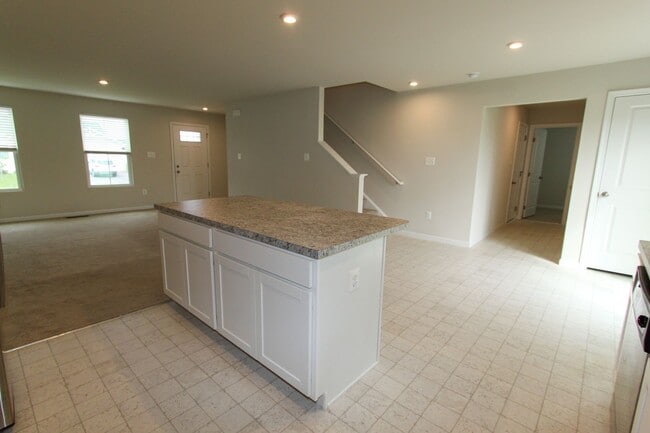 Building Photo - 4 Bed, 2.5 Single Family Home in Bunker Hi...