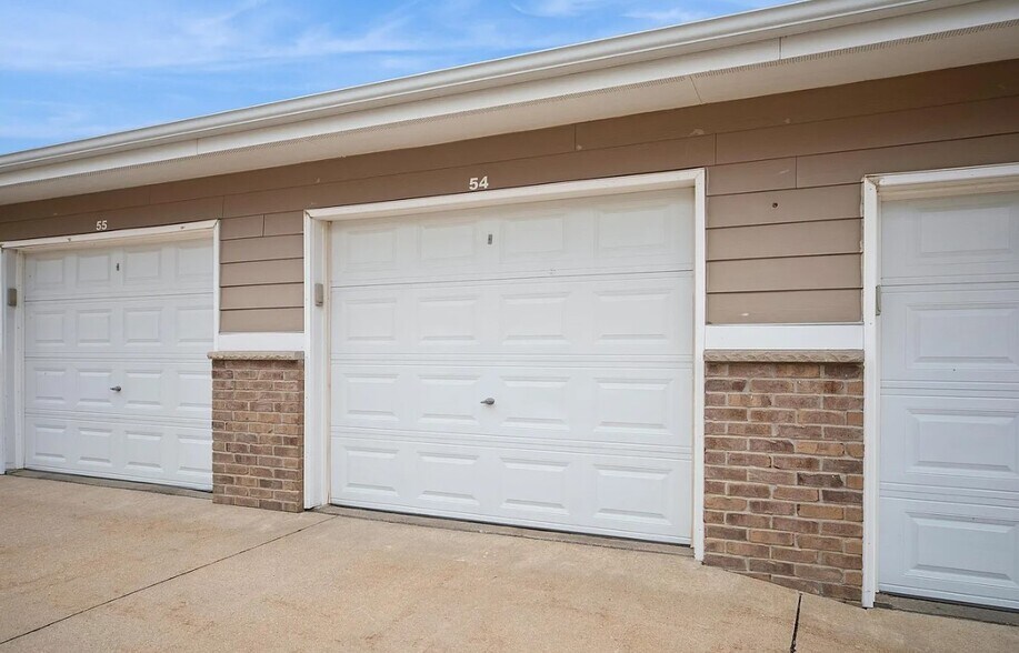 Building Photo - 8350 Ep True Pky