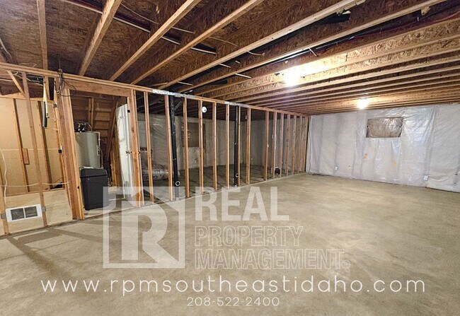 Building Photo - Spacious & Updated 2 Bedroom, 2 Bathroom Twin Home in Ammon with Fenced Backyard and Hookups (Ida...