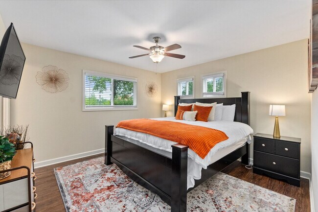 Building Photo - 121 King Ct