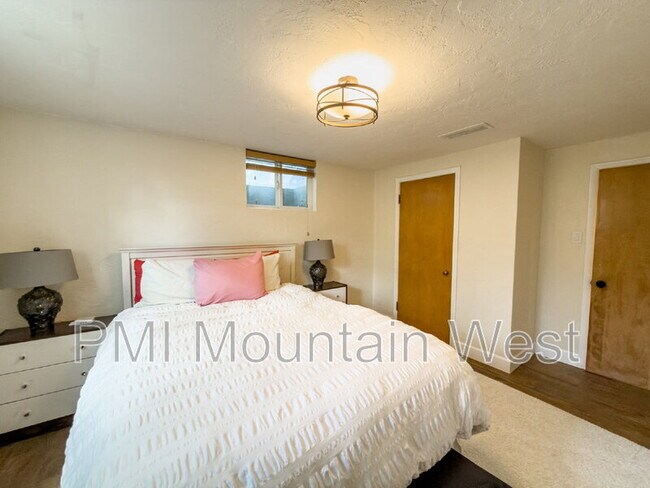 Building Photo - 2323 Bryan Ave