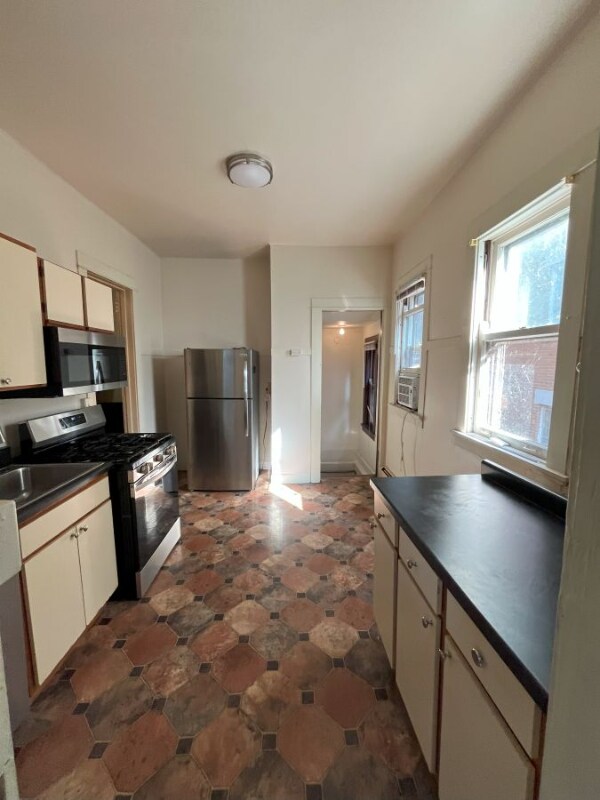 Building Photo - 149 E Gilman St