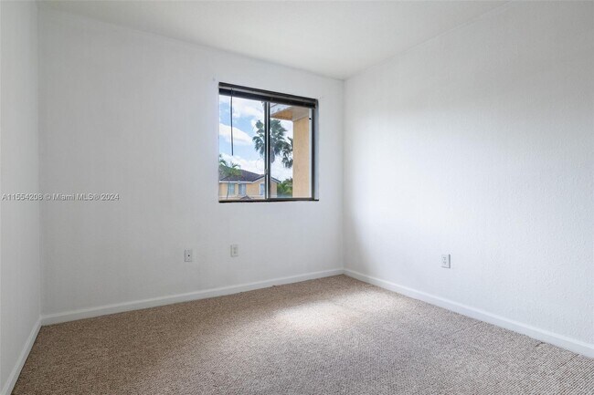 Building Photo - 1475 SE 24th Ct