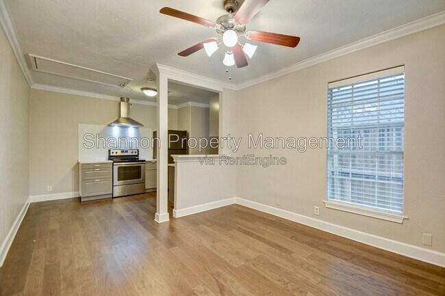 Building Photo - 711 W 10th St