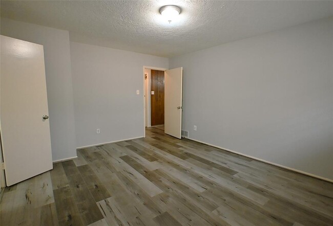 Building Photo - 10622 Hillcroft St
